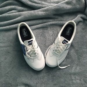 White keds tennis shoe